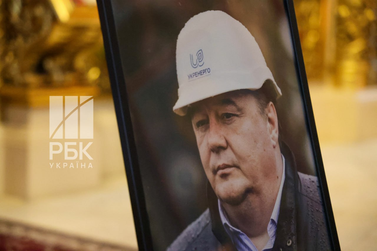 "Загинув, повертаючи світло Києву". У столиці попрощалися з екс-головою "Укренерго" Брехтом